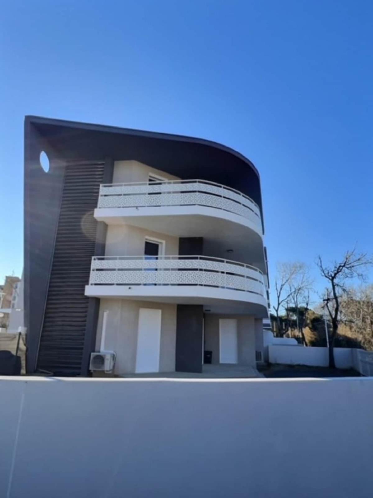 A 150M De La Plage - Coquet Appartement Pour 4 Personnes Vias Exterior photo